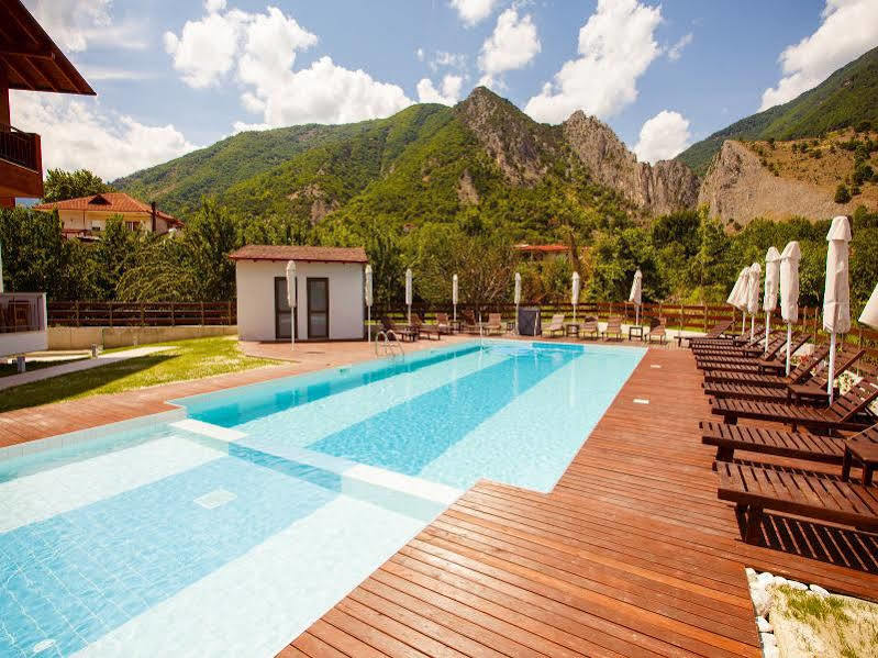Irenes Resort Káto Loutrákion Esterno foto