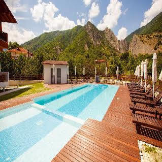 Irenes Resort Káto Loutrákion Esterno foto